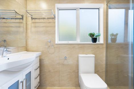 Photo of property in 517 East Coast Road, Murrays Bay, Auckland, 0630