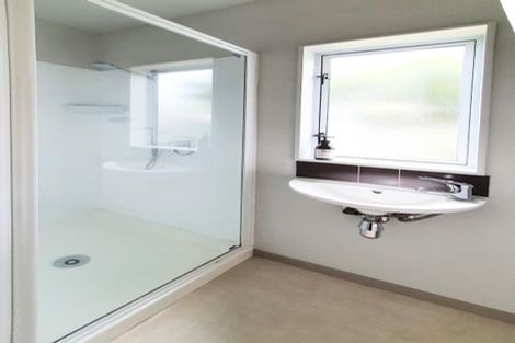 Photo of property in 27a Downing Street, Glenfield, Auckland, 0629