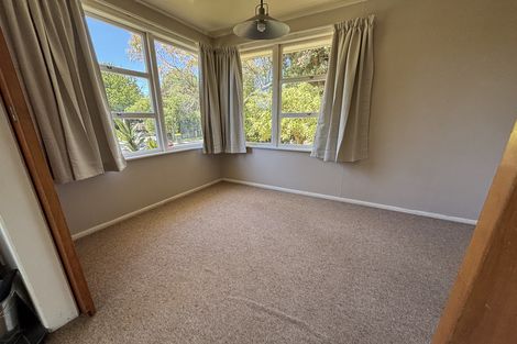 Photo of property in 40 Kingdale Road, Henderson, Auckland, 0610