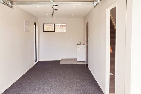 Photo of property in 2b Wendell Place, Greenlane, Auckland, 1061