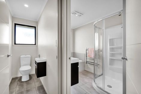 Photo of property in 49 Links Drive, Waiwhakaiho, New Plymouth, 4312