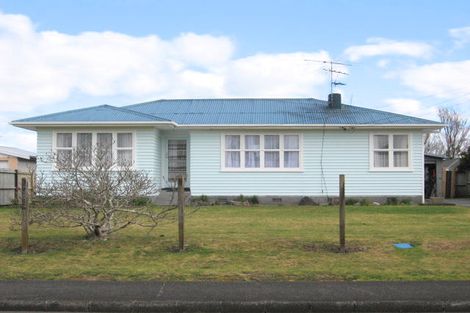 Photo of property in 13 Sutton Crescent, Papakura, 2110