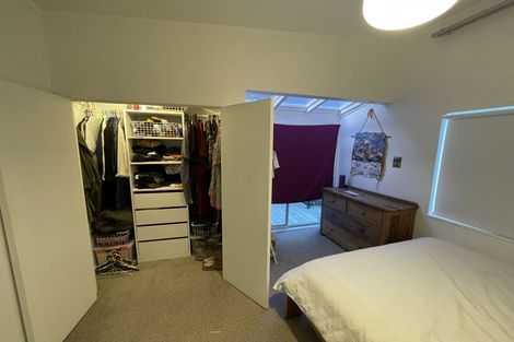 Photo of property in 60 Kauri Point Road, Laingholm, Auckland, 0604