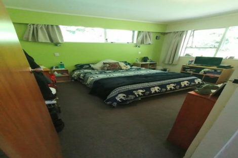 Photo of property in 32 Glanmire Road, Newlands, Wellington, 6037
