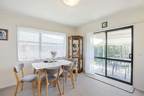 Photo of property in 85 Guildford Drive, Paraparaumu, 5032