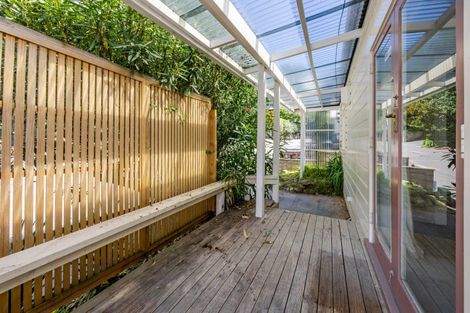 Photo of property in 27 Milton Road, Bluff Hill, Napier, 4110