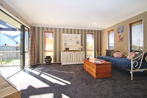 Photo of property in 7 Durmast Court, Cambridge, 3434