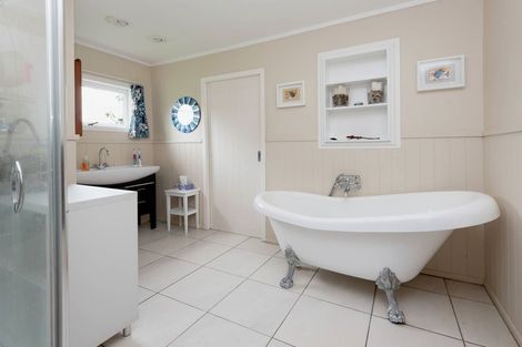 Photo of property in 731 Clevedon Kawakawa Road, Clevedon, Papakura, 2585