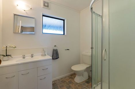 Photo of property in 14b Landsdowne Terrace, Karori, Wellington, 6012