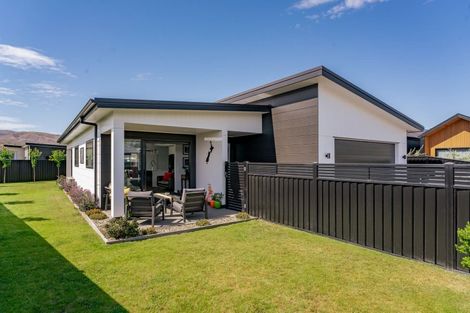 Photo of property in 1 Fraer Street, Cromwell, 9310