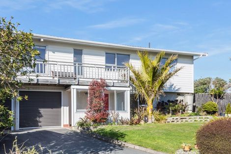 Photo of property in 2 Forth Place, Papakowhai, Porirua, 5024