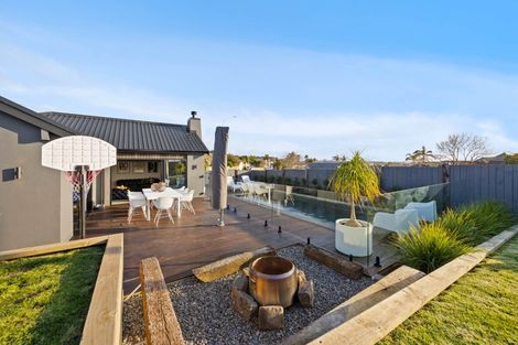 Photo of property in 2 Somerville Road, Shelly Park, Auckland, 2014