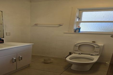 Photo of property in 4 Binsted Road, New Lynn, Auckland, 0600