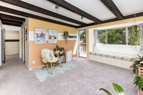 Photo of property in 19 Freemans Way, Pinehaven, Upper Hutt, 5019