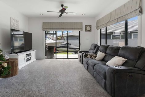 Photo of property in 43 Oceania Sands Way, Papamoa Beach, Papamoa, 3118