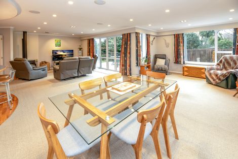 Photo of property in 393 Sawyers Arms Road, Harewood, Christchurch, 8051