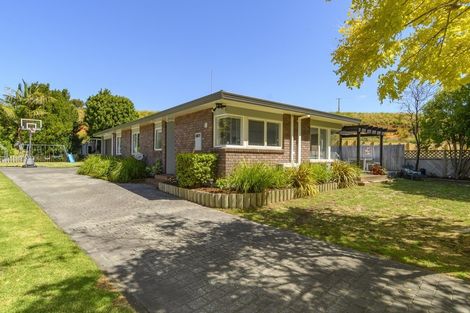 Photo of property in 4 Beach Grove, Omokoroa, 3114