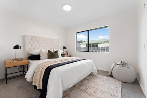 Photo of property in 2/7 Rewarewa Road, Te Atatu Peninsula, Auckland, 0610