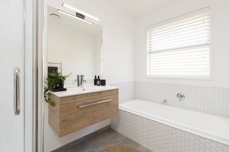 Photo of property in 2 Yulestar Place, Hawera, 4610