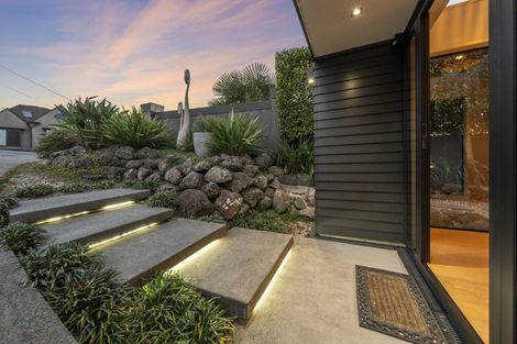 Photo of property in 2/27 Churchill Road, Murrays Bay, Auckland, 0630