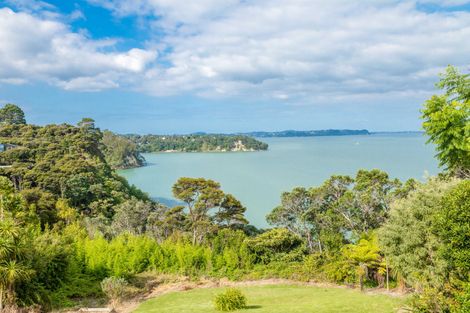 Photo of property in 32 Arama Avenue, Titirangi, Auckland, 0604