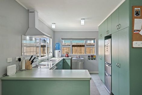 Photo of property in 28 Hokio Beach Road, Levin, 5510