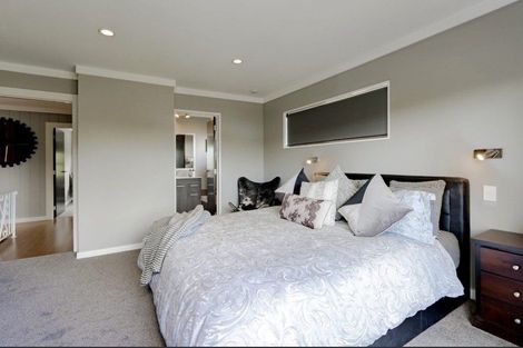 Photo of property in 2/46 James Evans Drive, Northcote, Auckland, 0627