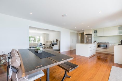 Photo of property in 32 Arama Avenue, Titirangi, Auckland, 0604