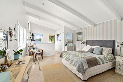 Photo of property in 15b Melandra Road, Stanmore Bay, Whangaparaoa, 0932