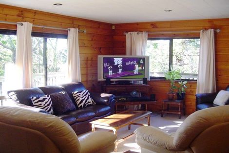 Photo of property in 1/9 Reynolds Place, Torbay, Auckland, 0630