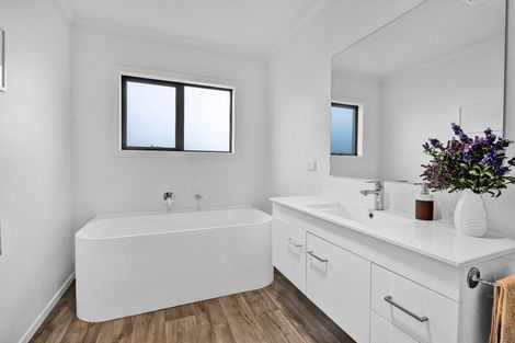 Photo of property in 7 Mercade Close, Stratford, 4332