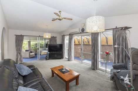 Photo of property in 6 Te One Place, Redwood, Christchurch, 8051