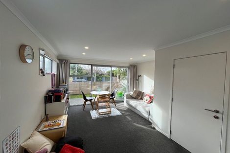 Photo of property in 28a Yeovil Road, Te Atatu Peninsula, Auckland, 0610