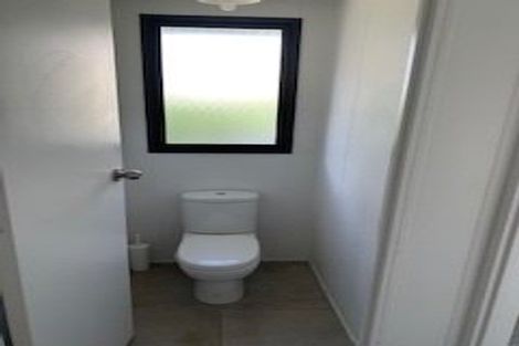 Photo of property in 28 Devonshire Road, Unsworth Heights, Auckland, 0632