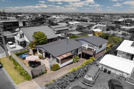 Photo of property in 32 Karewa Parade, Papamoa Beach, Papamoa, 3118