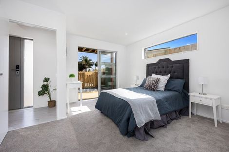 Photo of property in 298f Sunset Road, Windsor Park, Auckland, 0632