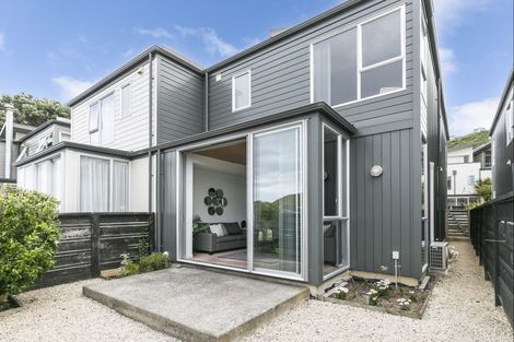 Photo of property in 12/3 Severn Street, Island Bay, Wellington, 6023