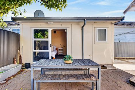 Photo of property in 6 Outram Street, Ahuriri, Napier, 4110