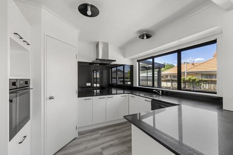 Photo of property in 21a Rimmington Drive, Hamilton Lake, Hamilton, 3204