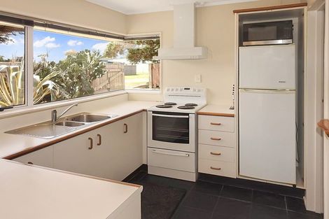 Photo of property in 9 Koputara Road, Himatangi Beach, Foxton, 4891