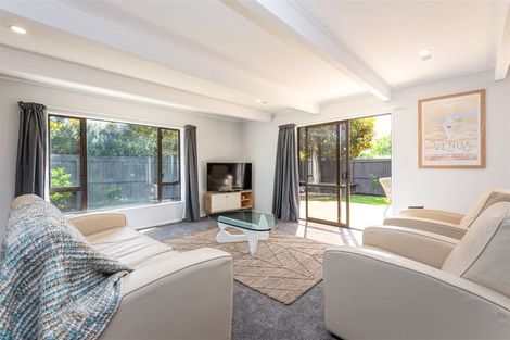 Photo of property in 21 Fovant Street, Russley, Christchurch, 8042