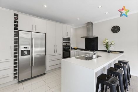 Photo of property in 289 Stokes Valley Road, Stokes Valley, Lower Hutt, 5019