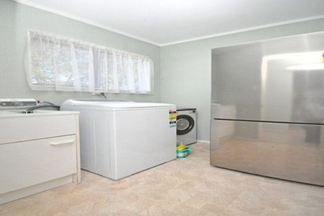 Photo of property in 2/37 Reeves Road, Pakuranga, Auckland, 2010