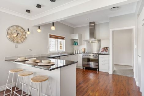 Photo of property in 14 Scarlet Oak Drive, Schnapper Rock, Auckland, 0632