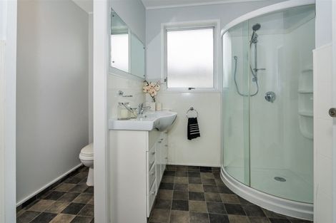 Photo of property in 4 Bonito Place, Bayview, Auckland, 0629