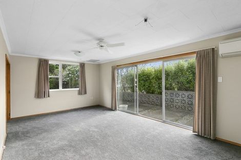Photo of property in 35 Turville Crescent, Newlands, Wellington, 6037