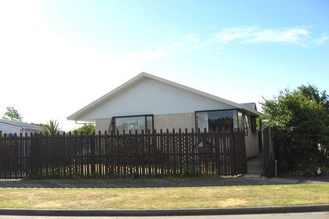 Photo of property in 6 Farnley Place, Parklands, Christchurch, 8083