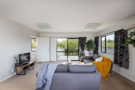 Photo of property in 11 Heta Road, Highlands Park, New Plymouth, 4312