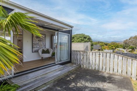 Photo of property in 29 Titoki Road, Waikanae Beach, Waikanae, 5036