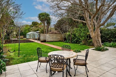 Photo of property in 20 Bloomfield Terrace, Hutt Central, Lower Hutt, 5010